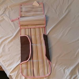 Munchkin changing pad and storage bag